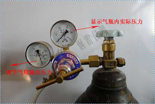 氧指数仪连接气瓶的减压阀在设备使用之前是要调的，具体将输出压力减压至0.25兆帕。