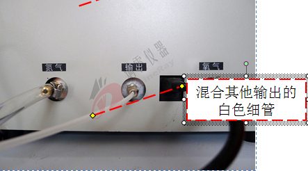 图3 氧气和氮气混合气体从设备主机输出到燃烧筒的输出管为直径4mm的白色细管